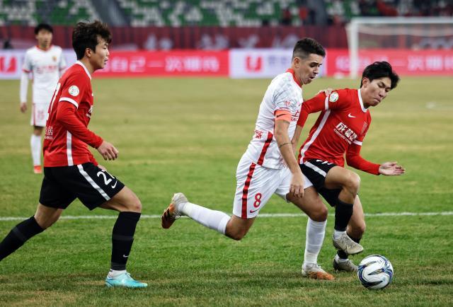 bb体育-旧情复燃？奥斯卡更想长相厮守 合同到期后欲转型